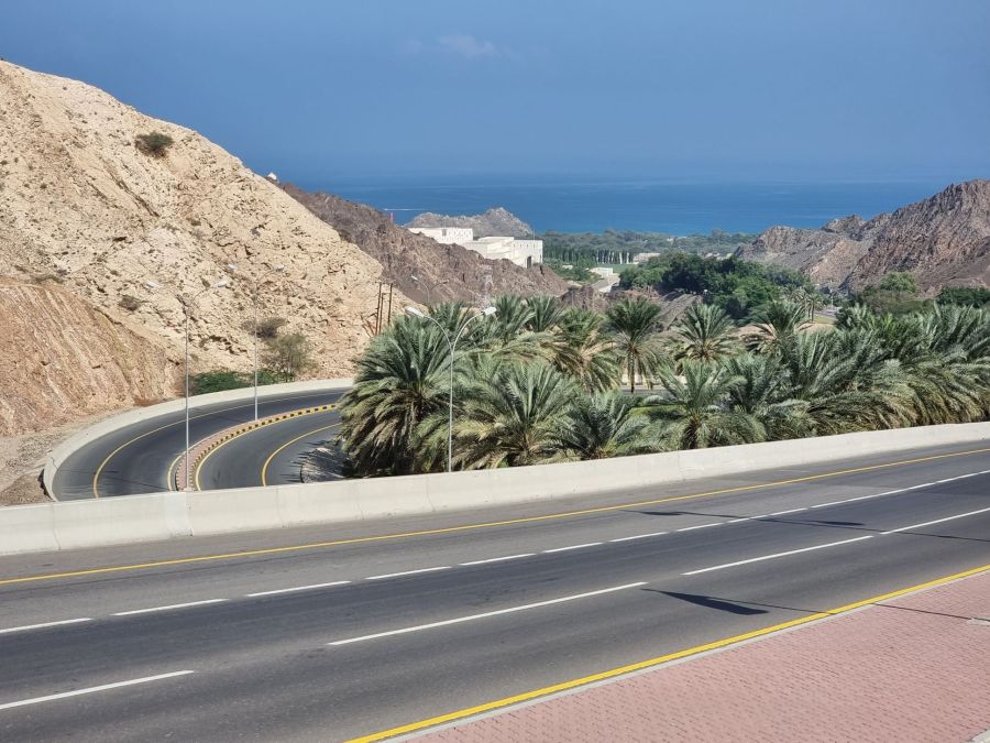 route menant a al bustan mascate oman