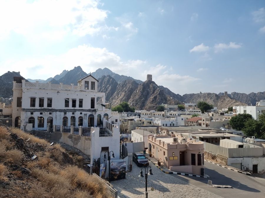 vue depuis les escaliers menant au mutrah fort oman