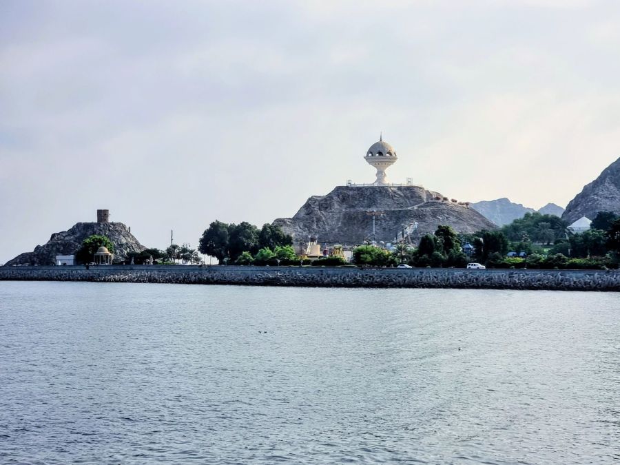 vue sur riyam censer old mascate oman