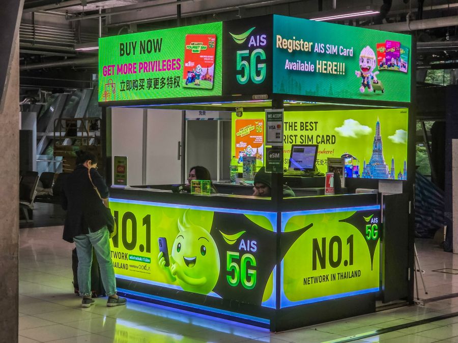 Kiosque AIS vendant des cartes SIM 5G en Thaïlande