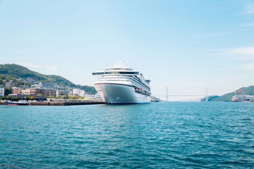 bateau de croisiere au port de nagasaki japon