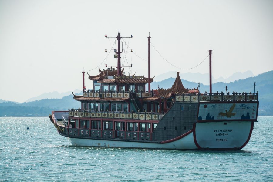 petit bateau de croisiere my laksamana cheng ho penang