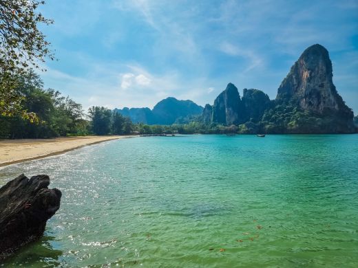 plage railay ouest depuis trail menant a tonsai beach krabi thailande