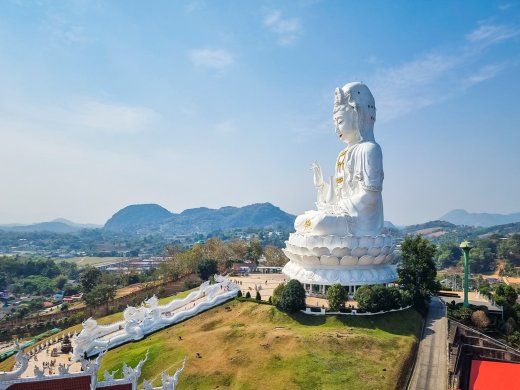statue guanyin escalier wat huay pla kang chiang rai
